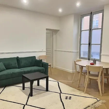 Chateau Versailles, Neuf *